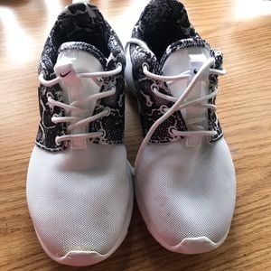 NIKE ROSHE RUNS, women’s 5.5